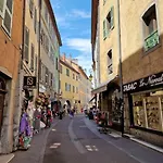Appartement Cosy In Old Town, 2 Mins Walking Distance To Annecy